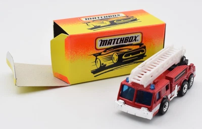 Matchbox Superfast #18 Fire Truck with Ladder Made in China. Original packaging - Image 1 of 4