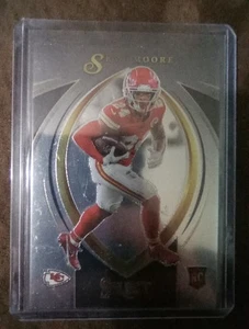 2022 Panini Select - Select Certified Rookies Skyy Moore #SCR-19 (RC) - Bild 1 von 2