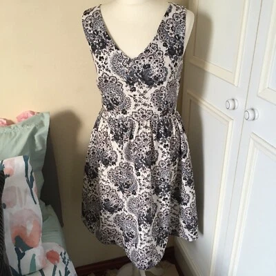 Cath Kidston UK 8 Dress Grey White & Pink Paisley Print Sleeveless Fit & Flare - Image 1 of 4