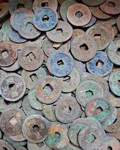 China, lot of 50 pcs ancient bronze coins - Tang and Northern Song Dynasties - Picture 1 of 1
