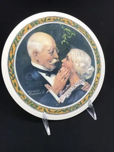 Norman Rockwell Golden Christmas 8" Plate Knowles LE 1976 Mistletoe Certified - Picture 1 of 9
