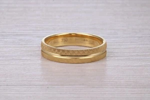 4 mm Wide 18ct Yellow Gold Patterned Wedding Band - Picture 1 of 5