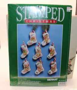 Bernat Weihnachtsstrumpf gestempelt Kreuzstich 8 Ornamente 1992 verspielte Teddies - Bild 1 von 5