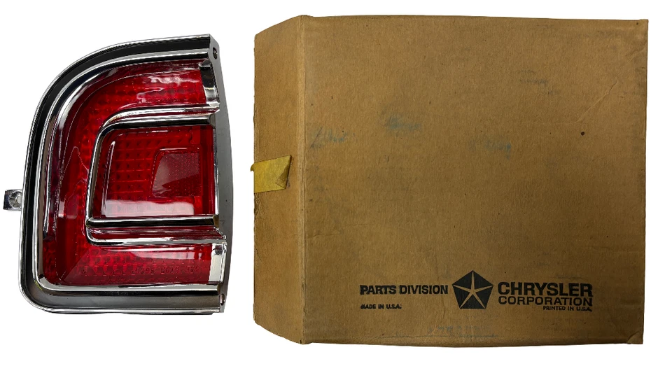 Novo estoque antigo lente e moldura direita quarto para 1966 Chrysler Wagon modelos #2586562 - Imagem 1 de 1