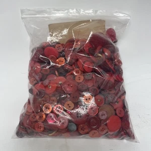 Lote de botones rojos de 1 lb, 2 oz - Variedad - Imagen 1 de 1