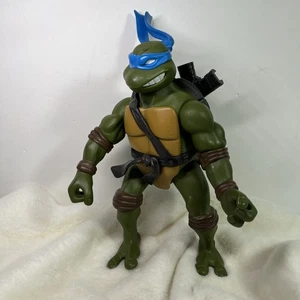 De colección. Figura 12" Leonardo Teenage Mutant Ninja Turtles 2002 Playmates Missing Sw. - Imagen 1 de 11