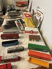 Santa Fe Engine By Tyco, With 8 Cars, Lot Of Track. 4 Buildings. Tuco Pack To Ru