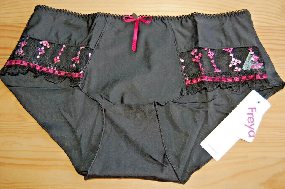 NEU Short Gr. XS FREYA schwarz rot aktuell top exklusiv Sale Geschäftsaufgabe - Bild 1 von 2