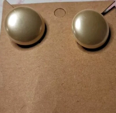 Винтажные женские серьги-клипсы с надписью Trifari с белым жемчугом - Изображение 1 из 4