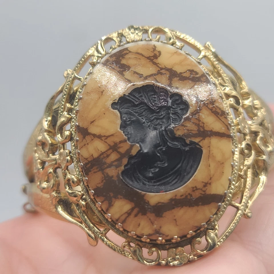 Pulsera camafeo vintage Whiting Davis jaspeada negra tallada al revés intaglio 7" Foto 1 de 4