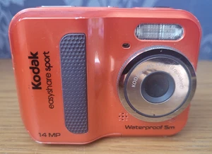 Cámara digital Kodak EasyShare Sport C135 14,0 MP impermeable - roja - Imagen 1 de 7