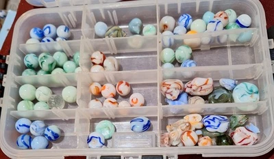 Callejón Pennsboro excavado canicas vintage, cullet y piezas deformes. Foto 1 de 4