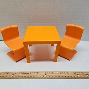 Vintage Barbie 1973 Townhouse Esstisch & 2 orange Stühle Set - #7825 Haus - Bild 1 von 8