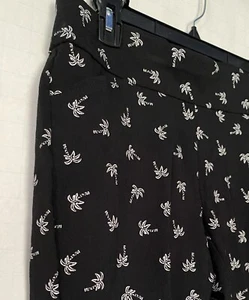 CHRISTOPHER & BANKS Slimming Pull On Capri Pants Size 4 Black w/ Palm Trees - Picture 1 of 3