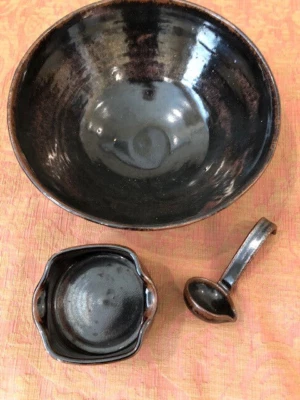 CALIFORNIA ARTISAN HANDMADE BROWN PORCELAIN SALAD BOWL 3 PIECE SET SIGNED "JAN" - Image 1 of 4