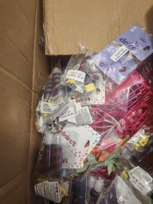 Claire’s Mixed Items Bundle Box 500GBP - Image 1 of 4