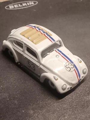 HERBIE THE LOVE BUG entre 1/64 y 1/43 VW ESCARABAJO con PACK PROTECTOR Foto 1 de 2