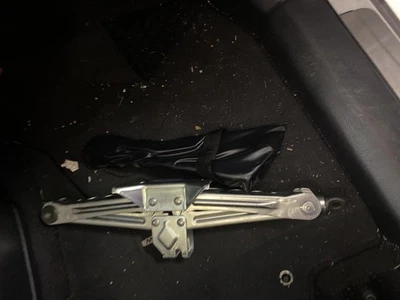 Gato de piso usado se adapta a: Nissan Rogue 2018 grado A Foto 1 de 4