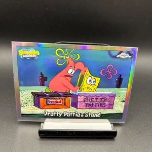 2025 Topps Chrome SpongBob Chrome Refractor #62 Pretty Patties Stand - Picture 1 of 2