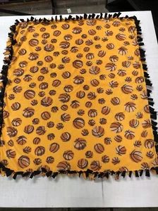 Handgefertigte doppelseitige Fleece-gebundene Decke ca. 6' x 5' Basketball / schwarz - Bild 1 von 4
