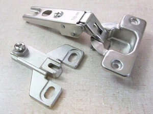 Blum Self-Close Cabinet Hinges 84.555-01A w/ Slide-On 198.860-01.21 Base Plates - Picture 1 of 5