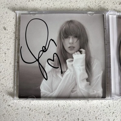 Taylor Swift The Tortured Poets Department CD With Hand Signed Photo Heart TTPD Foto 1 de 4