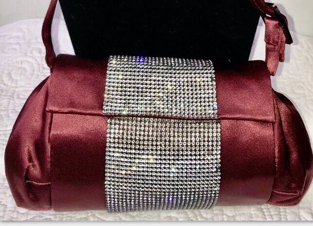 Bolsa de noite Swarovski cetim borgonha enfeite de cristal Swarovski Paris FLAW - Imagem 1 de 4