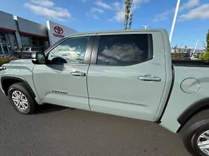 SR5 Tundra 265/70/r18 wheel & tires used - Picture 1 of 10