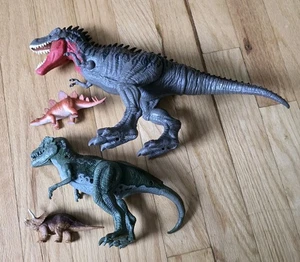 Lote de figuras de acción de dinosaurio Raptor T-Rex Jurassic Park gris con juguete rojo - Imagen 1 de 14