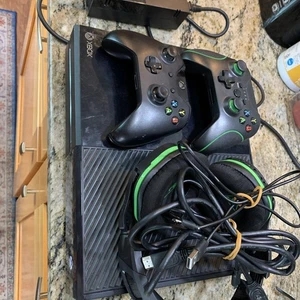 Microsoft Xbox One 500GB Konsole Gaming System Schwarz 1540 mit Controller & Kabeln - Bild 1 von 15