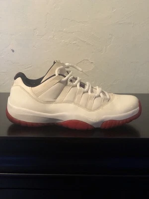 Air Jordan 11 ретро низкий вишневый низ размер 11 - Изображение 1 из 4