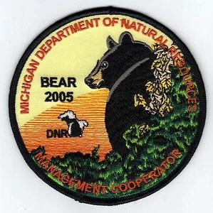 2005 MICHIGAN DNR SUCCESSFUL BEAR HUNTER PATCH -DEER-TURKEY-ELK-MOOSE-FISHING - Picture 1 of 1