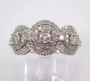 Weißgold Diamant drei Steine doppelter Halo Verlobungsring Größe 7 vergangenes Geschenk - Bild 1 von 8
