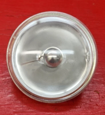 Light Bulb H7551 - Volts: 6V, Watts: 8W, Type: PAR36, Base - Image 1 of 4