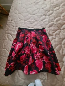 Women's Fashion Skirt, Size 6 - Picture 1 of 3