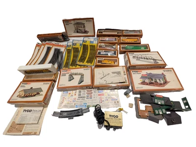 LOTE TREN HO TYCO VINTAGE CONJUNTO MOTOR 8 VAGONES VÍAS EDIFICIOS CABALLETE PUERTA MÁS Foto 1 de 4