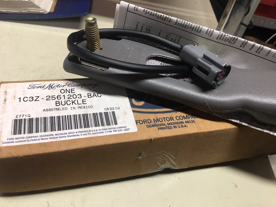 NOS 1C3Z1561203BAC 2001-05 EXCURSION F250/350SD LF OUTER GREY? SEAT BELT BUCKLE - Image 1 of 1