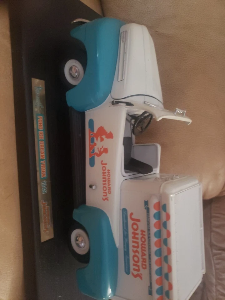 YAT MING ROAD LEGENDS - HOWARD JOHNSON'S 1948 FORD F-1 ГРУЗОВИК ДЛЯ МОРОЖЕНОГО 1/18 - Изображение 1 из 1