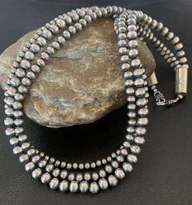 Amerikanische Ureinwohner 4, 5, 6 mm Sterlingsilber Navajo Perlen 3 Strang 18" Halskette - Bild 1 von 12