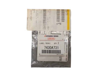 Etiqueta de servicio del motor Mitsubishi Lancer 2008 P/N 7430A731 pieza original OEM nueva Foto 1 de 4