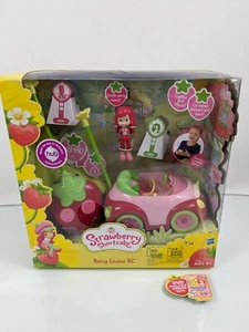 Muñeca de radiocontrol Strawberry Shortcake Berry Cruiser y coche con control remoto Hasbro 2010 - Imagen 1 de 9