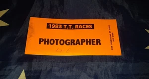 T.T. Tarjeta brazalete fotógrafo Races Isla de Man 1983 - Imagen 1 de 2