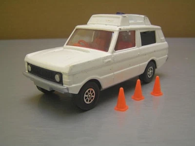 Corgi Toys 461 Police 'Vigilant' Range Rover with cones 1/43 scale Used - Image 1 of 4