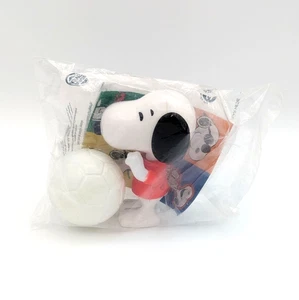 Burger King Soccer Ball Snoopy Kids' Meal Toy 2007 Sealed Fast Food 4" - Picture 1 of 3