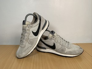 nike internationalist se grey