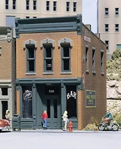 Design Preservation 10100 HO Kelly's Saloon NIB Free Shipping - Picture 1 of 3