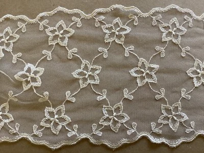 9 1/2 yardas vintage festoneado floral rayón bordado en red polivinílica Foto 1 de 4