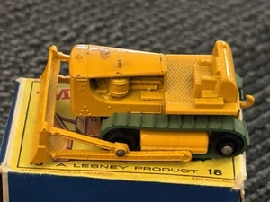Vintage Matchbox #18 Bruco Bulldozer con scatola 1 battistrada difettoso - Foto 1 di 11