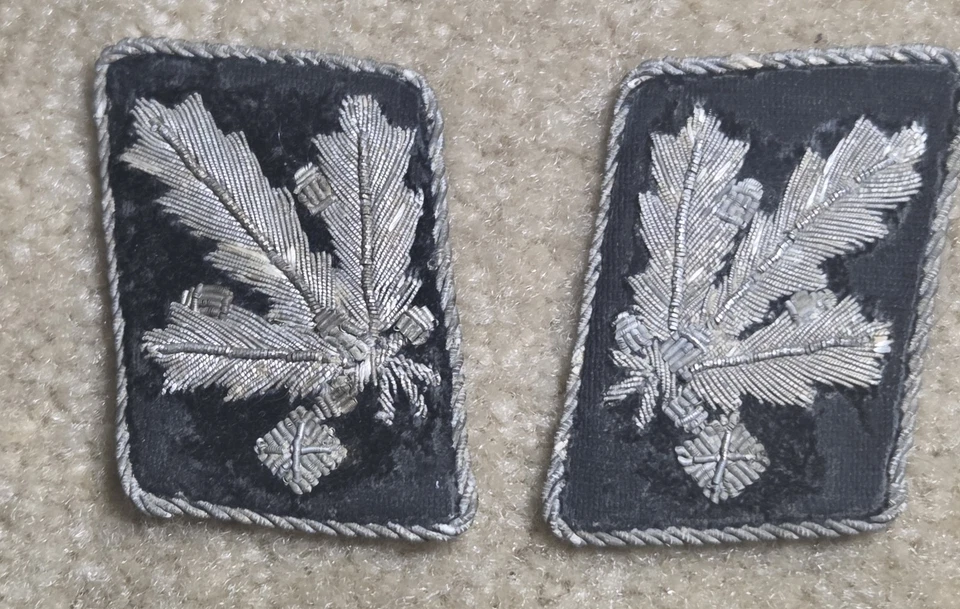 Par de pestañas militares a juego de insignias militares de la Segunda Guerra Mundial German Groupführer Foto 1 de 4