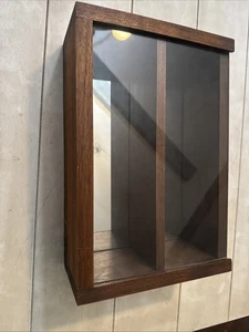 Vintage Wandvitrine Regal aus Holz für Mini Figuren und Schmuckstücke - Bild 1 von 10